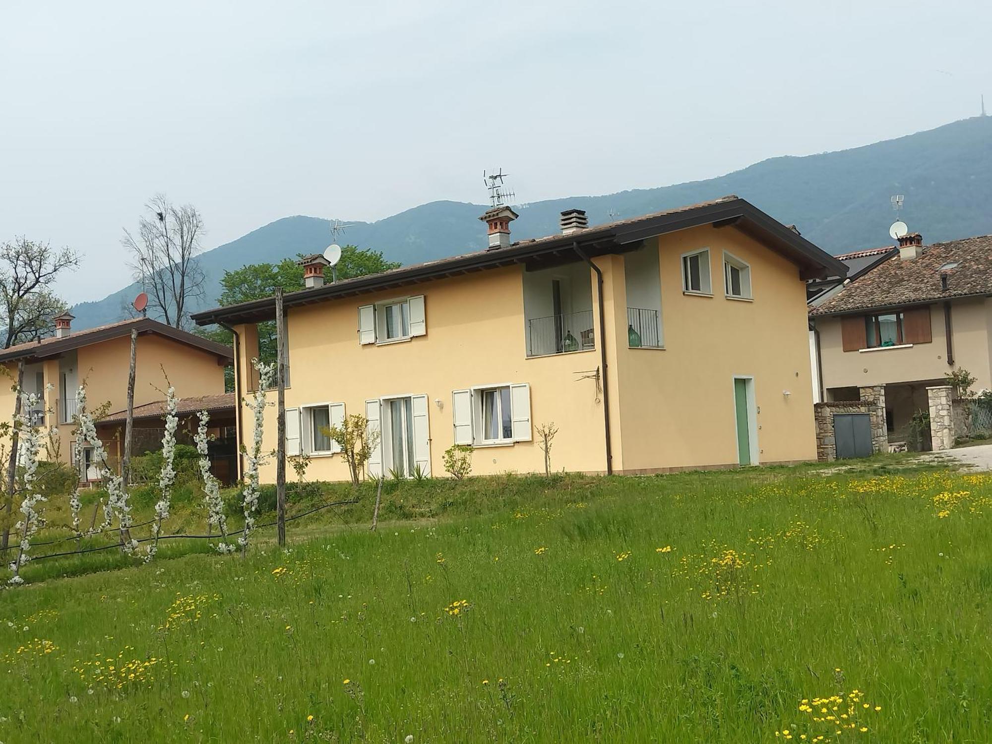 Cascina Legnago Bilocale A 6 Chilometri Da Salo' Apartment Villanuova sul clisi Ngoại thất bức ảnh